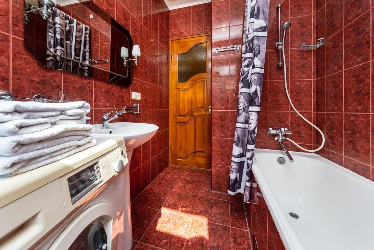Alex Apartments Near Independence Square - Kiev المظهر الخارجي الصورة