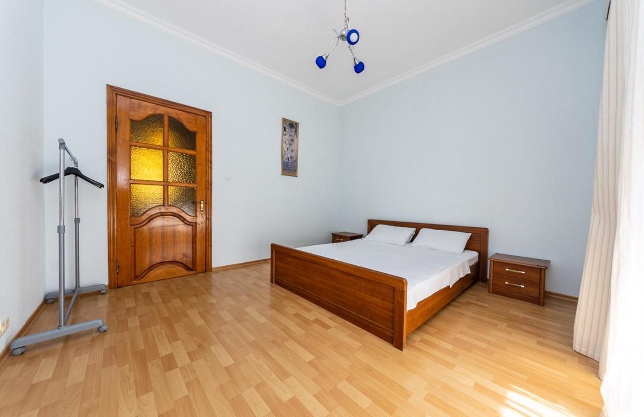 Alex Apartments Near Independence Square - Kiev المظهر الخارجي الصورة