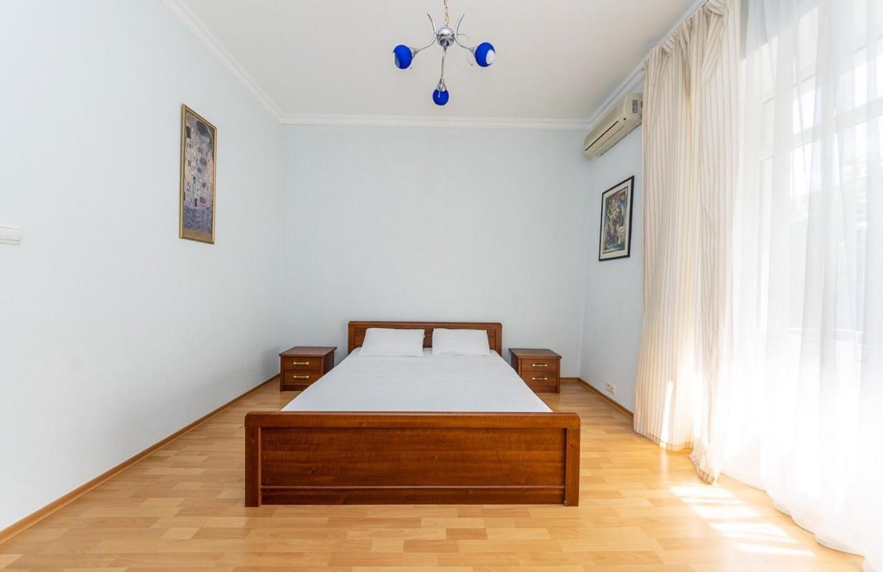 Alex Apartments Near Independence Square - Kiev المظهر الخارجي الصورة