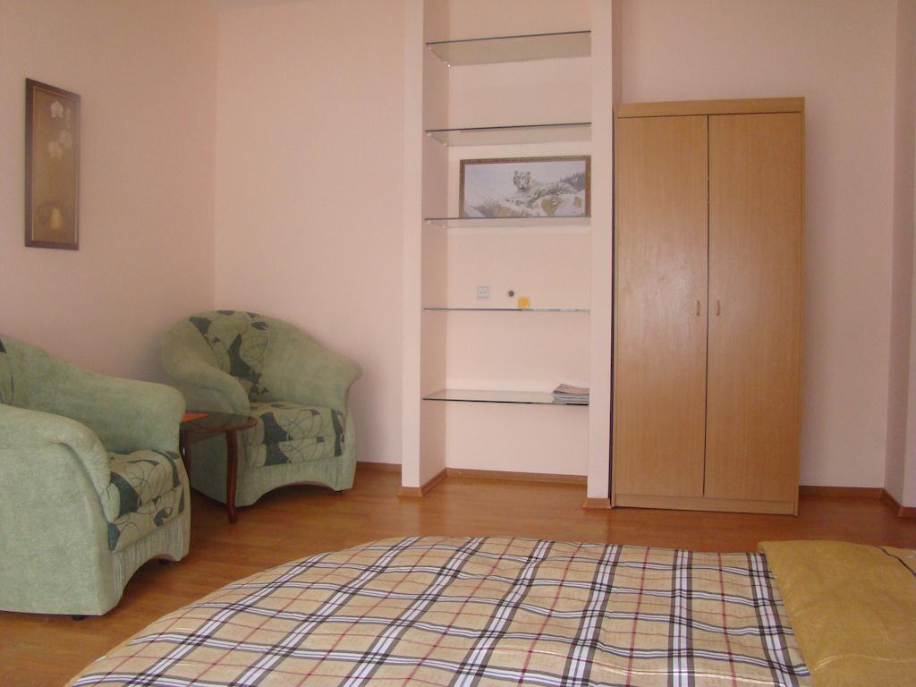 Alex Apartments Near Independence Square - Kiev الغرفة الصورة