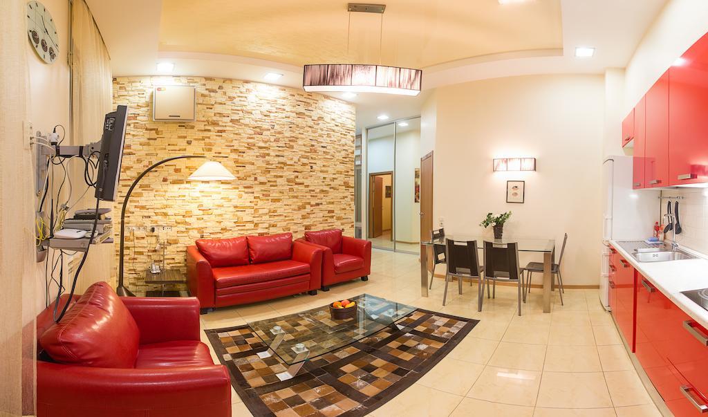 Alex Apartments Near Independence Square - Kiev الغرفة الصورة
