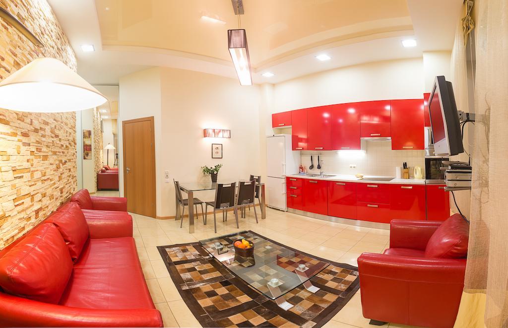 Alex Apartments Near Independence Square - Kiev الغرفة الصورة