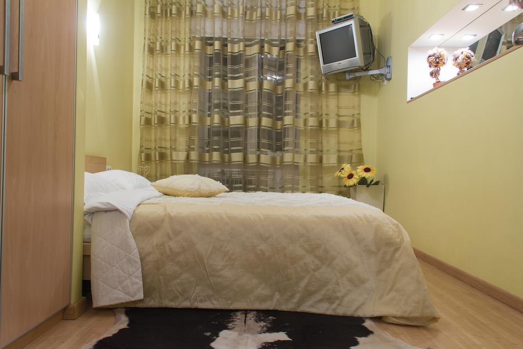 Alex Apartments Near Independence Square - Kiev الغرفة الصورة